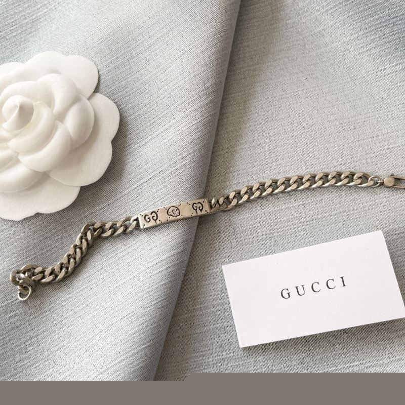 G*u*i bracelets
